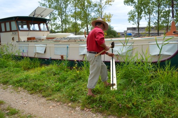 Noel setting up the planks (and our OLD paintwork!)