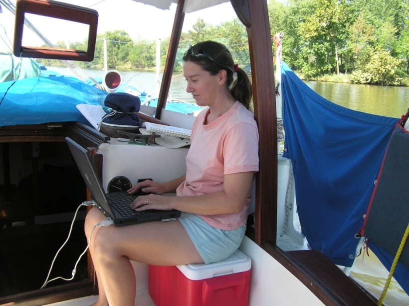 I started to have some of my sailing articles published! A perfect office with plenty of material!